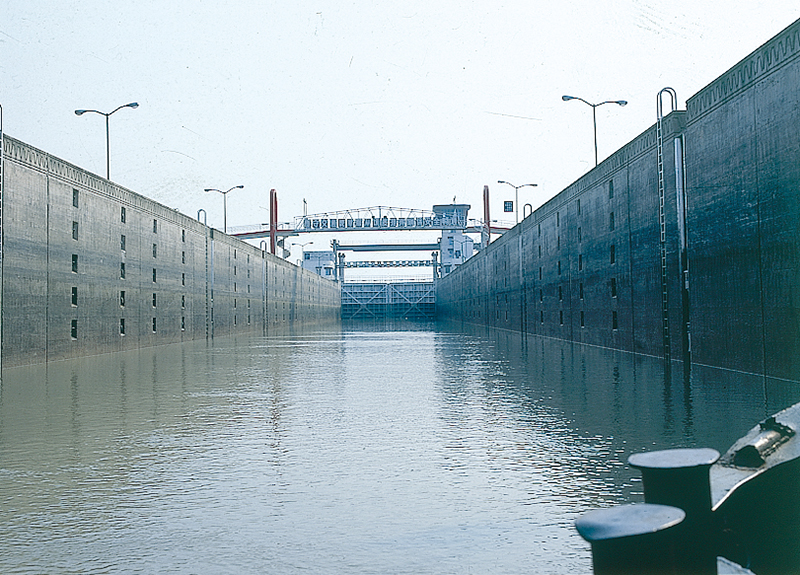 2.1京杭運(yùn)河淮陰三線船閘工程.jpg